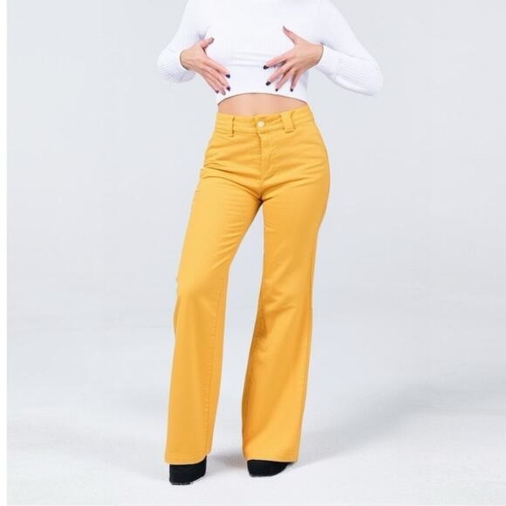 Adaptation Lowrider High Rise Wide Leg
Yellow Jeans Size 24